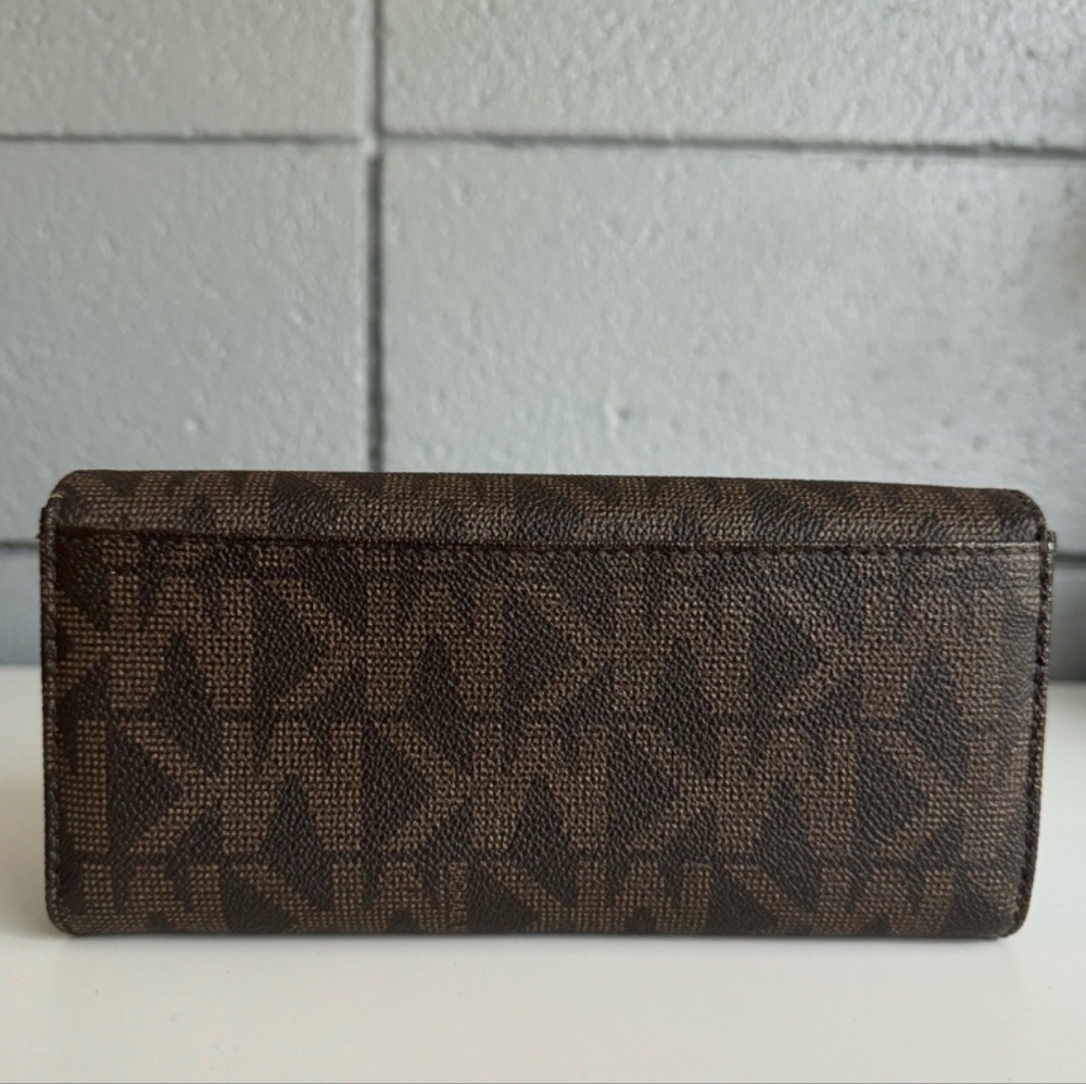 Michael Kors Jet Set Bag and Wallet - Picture 8 of 9